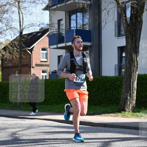 12.04.2026 - 45. Internationalen Wilhelmsburger Insellauf J. Mangold http://msf.ph/oto/9460452 12.04.2026 10:42:53 Ziel 5273, 2724, 2500, 3021, 5751, 5794, 3779, 5840, 2406, 4377, 3086, 3227, 4974, 5705, 2189, 5697, 2189, 5697, 2813, 4931, 3565, 5337, 2102, 2656, 2104, 5407, 5286, 2039, 3486 meine-sportfotos.de