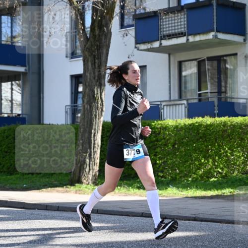 12.04.2026 - 45. Internationalen Wilhelmsburger Insellauf J. Mangold http://msf.ph/oto/9460467 12.04.2026 10:42:55 Ziel 2724, 2500, 3021, 5751, 5794, 3779, 5840, 2406, 4377, 3086, 3227, 4974, 5705, 2189, 5697, 2813, 4931, 3565, 5337, 2102, 2656, 2104, 5407, 5286, 2039, 2039, 3486, 4428 meine-sportfotos.de
