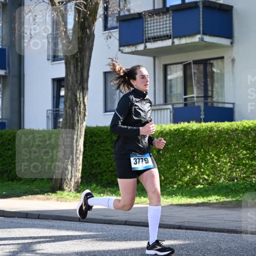 12.04.2026 - 45. Internationalen Wilhelmsburger Insellauf J. Mangold http://msf.ph/oto/9460468 12.04.2026 10:42:55 Ziel 2724, 2500, 3021, 5751, 5794, 3779, 5840, 2406, 4377, 3086, 3227, 4974, 5705, 2189, 5697, 2813, 4931, 3565, 5337, 2102, 2656, 2104, 5407, 5286, 2039, 2039, 3486, 4428 meine-sportfotos.de