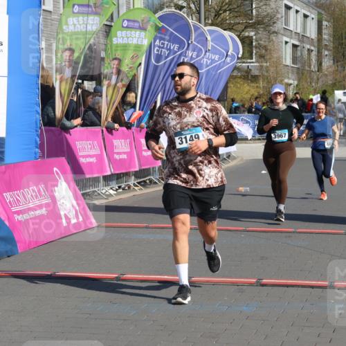 12.04.2026 - 45. Internationalen Wilhelmsburger Insellauf Strokosch-Dieckow http://msf.ph/oto/9460493 12.04.2026 11:07:54 Ziel 3149, 3967, 4856 meine-sportfotos.de
