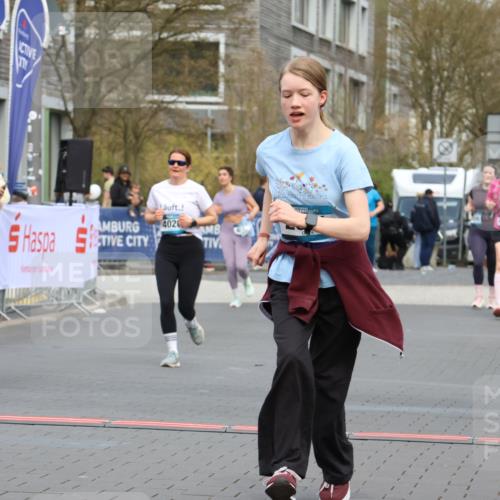12.04.2026 - 45. Internationalen Wilhelmsburger Insellauf Strokosch-Dieckow http://msf.ph/oto/9460496 12.04.2026 13:19:21 Ziel 2061, 4020 meine-sportfotos.de