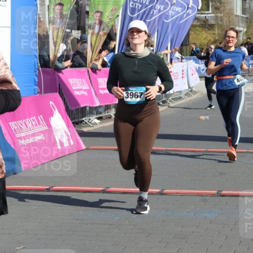 12.04.2026 - 45. Internationalen Wilhelmsburger Insellauf Strokosch-Dieckow http://msf.ph/oto/9460504 12.04.2026 11:07:56 Ziel 3149, 3967, 4856 meine-sportfotos.de