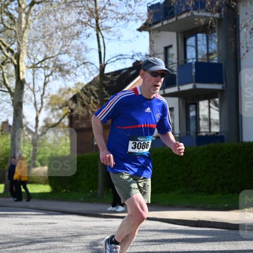 12.04.2026 - 45. Internationalen Wilhelmsburger Insellauf J. Mangold http://msf.ph/oto/9460511 12.04.2026 10:43:01 Ziel 3021, 5751, 5794, 3779, 5840, 2406, 4377, 3086, 3227, 4974, 5705, 2189, 5697, 2813, 4931, 3565, 5337, 2102, 2656, 2104, 5407, 5286, 2039, 3486, 4428, 3022, 4349 meine-sportfotos.de