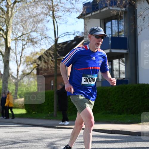 12.04.2026 - 45. Internationalen Wilhelmsburger Insellauf J. Mangold http://msf.ph/oto/9460514 12.04.2026 10:43:01 Ziel 3021, 5751, 5794, 3779, 5840, 2406, 4377, 3086, 3227, 4974, 5705, 2189, 5697, 2813, 4931, 3565, 5337, 2102, 2656, 2104, 5407, 5286, 2039, 3486, 4428, 3022, 4349 meine-sportfotos.de