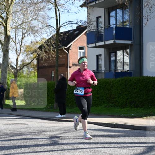 12.04.2026 - 45. Internationalen Wilhelmsburger Insellauf J. Mangold http://msf.ph/oto/9460533 12.04.2026 10:43:03 Ziel 5751, 5794, 3779, 5840, 2406, 4377, 3086, 3227, 4974, 5705, 2189, 5697, 2813, 4931, 3565, 5337, 2102, 2656, 2104, 5407, 5286, 2039, 3486, 4428, 3022, 4349 meine-sportfotos.de