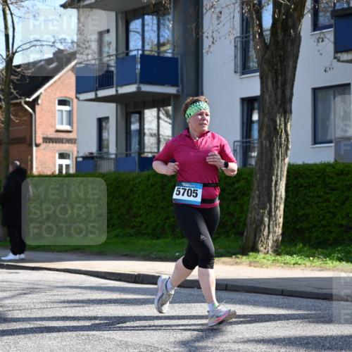 12.04.2026 - 45. Internationalen Wilhelmsburger Insellauf J. Mangold http://msf.ph/oto/9460544 12.04.2026 10:43:04 Ziel 5794, 3779, 5840, 2406, 4377, 3086, 3227, 4974, 5705, 2189, 5697, 2813, 4931, 3565, 5337, 2102, 2656, 2104, 5407, 5286, 5407, 5286, 2039, 3486, 3486, 4428, 3022, 4349 meine-sportfotos.de
