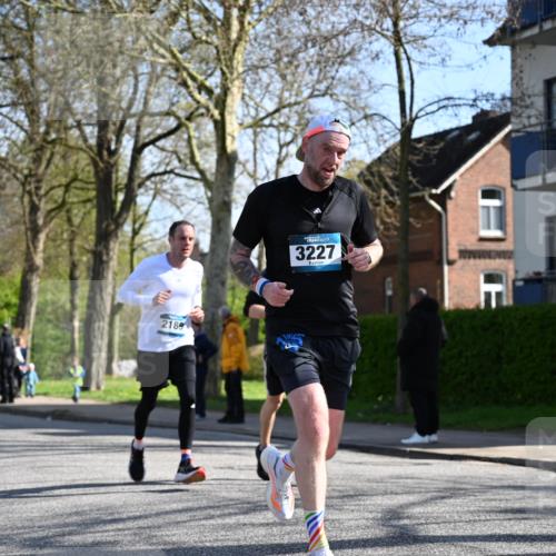 12.04.2026 - 45. Internationalen Wilhelmsburger Insellauf J. Mangold http://msf.ph/oto/9460555 12.04.2026 10:43:05 Ziel 3779, 5840, 2406, 4377, 3086, 3227, 4974, 5705, 2189, 5697, 2813, 4931, 3565, 5337, 2102, 2656, 2104, 5407, 5286, 2039, 3486, 4428, 3022, 4349 meine-sportfotos.de
