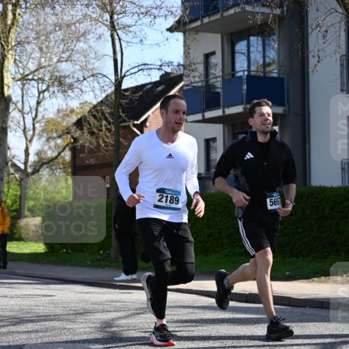 12.04.2026 - 45. Internationalen Wilhelmsburger Insellauf J. Mangold http://msf.ph/oto/9460570 12.04.2026 10:43:07 Ziel 5840, 2406, 4377, 3086, 3227, 4974, 5705, 2189, 5697, 2813, 4931, 3565, 5337, 2102, 2656, 2104, 5407, 5286, 2039, 2039, 3486, 4428, 4428, 3022, 4349 meine-sportfotos.de