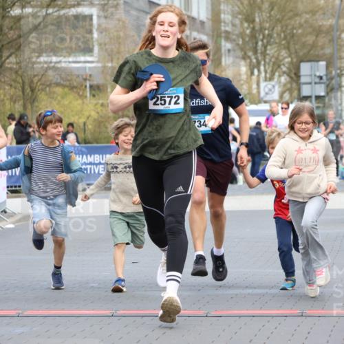 12.04.2026 - 45. Internationalen Wilhelmsburger Insellauf Strokosch-Dieckow http://msf.ph/oto/9460604 12.04.2026 13:19:15 Ziel 3524, 2572, 3587, 4734 meine-sportfotos.de