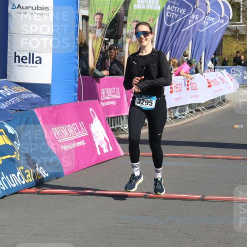 12.04.2026 - 45. Internationalen Wilhelmsburger Insellauf Strokosch-Dieckow http://msf.ph/oto/9460608 12.04.2026 11:08:01 Ziel 4856, 3295 meine-sportfotos.de