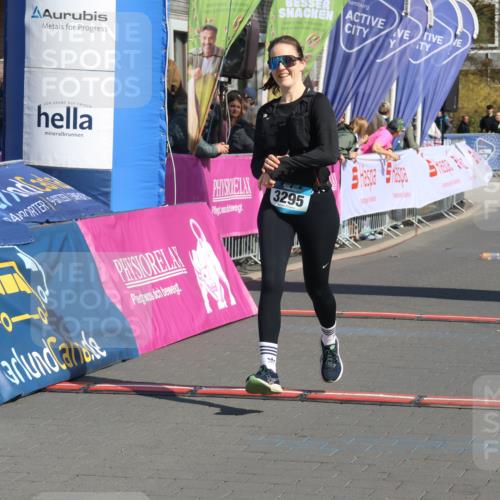 12.04.2026 - 45. Internationalen Wilhelmsburger Insellauf Strokosch-Dieckow http://msf.ph/oto/9460614 12.04.2026 11:08:01 Ziel 4856, 3295 meine-sportfotos.de