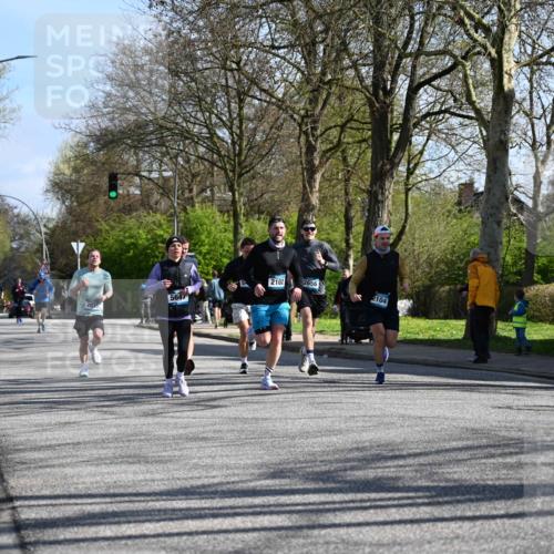12.04.2026 - 45. Internationalen Wilhelmsburger Insellauf J. Mangold http://msf.ph/oto/9460620 12.04.2026 10:43:14 Ziel 4377, 3086, 3227, 4974, 5705, 2189, 5697, 2813, 4931, 3565, 5337, 2102, 2656, 2104, 5407, 5286, 2039, 3486, 4428, 3022, 4349, 2065, 3345 meine-sportfotos.de