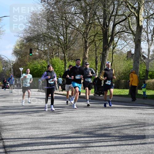 12.04.2026 - 45. Internationalen Wilhelmsburger Insellauf J. Mangold http://msf.ph/oto/9460622 12.04.2026 10:43:14 Ziel 4377, 3086, 3227, 4974, 5705, 2189, 5697, 2813, 4931, 3565, 5337, 2102, 2656, 2104, 5407, 5286, 2039, 3486, 4428, 3022, 4349, 2065, 3345 meine-sportfotos.de
