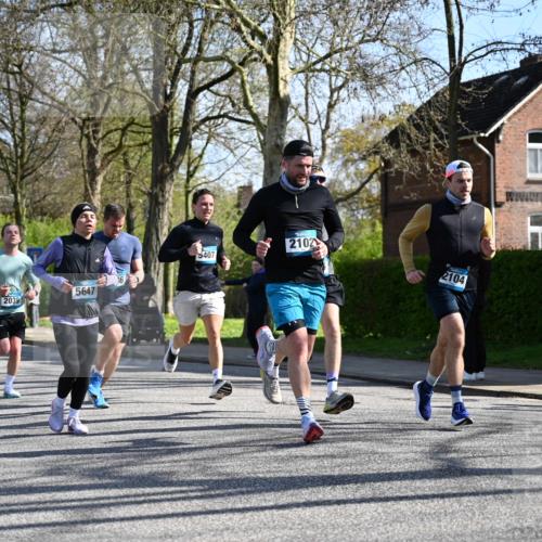 12.04.2026 - 45. Internationalen Wilhelmsburger Insellauf J. Mangold http://msf.ph/oto/9460645 12.04.2026 10:43:16 Ziel 3227, 4974, 5705, 2189, 5697, 2813, 4931, 3565, 5337, 2102, 2656, 2104, 5407, 5286, 2039, 3486, 3486, 4428, 3022, 4349, 2065, 3345, 2073 meine-sportfotos.de