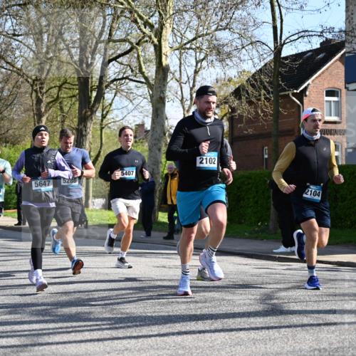 12.04.2026 - 45. Internationalen Wilhelmsburger Insellauf J. Mangold http://msf.ph/oto/9460649 12.04.2026 10:43:16 Ziel 3227, 4974, 5705, 2189, 5697, 2813, 4931, 3565, 5337, 2102, 2656, 2104, 5407, 5286, 2039, 3486, 3486, 4428, 3022, 4349, 2065, 3345, 2073 meine-sportfotos.de
