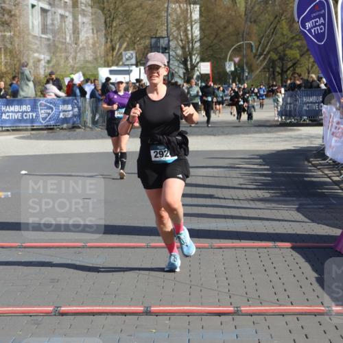 12.04.2026 - 45. Internationalen Wilhelmsburger Insellauf Strokosch-Dieckow http://msf.ph/oto/9460652 12.04.2026 11:08:08 Ziel 2924 meine-sportfotos.de