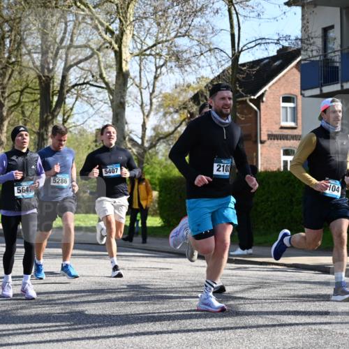 12.04.2026 - 45. Internationalen Wilhelmsburger Insellauf J. Mangold http://msf.ph/oto/9460653 12.04.2026 10:43:16 Ziel 3227, 4974, 5705, 2189, 5697, 2813, 4931, 3565, 5337, 2102, 2656, 2104, 5407, 5286, 2039, 3486, 3486, 4428, 3022, 4349, 2065, 3345, 2073 meine-sportfotos.de