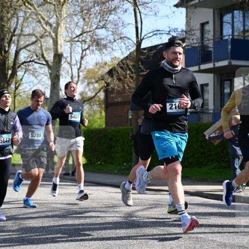12.04.2026 - 45. Internationalen Wilhelmsburger Insellauf J. Mangold http://msf.ph/oto/9460658 12.04.2026 10:43:17 Ziel 5705, 2189, 5697, 2813, 4931, 3565, 5337, 2102, 2656, 2104, 5407, 5286, 2039, 3486, 4428, 3022, 4349, 2065, 3345, 2073 meine-sportfotos.de