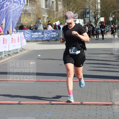 12.04.2026 - 45. Internationalen Wilhelmsburger Insellauf Strokosch-Dieckow http://msf.ph/oto/9460711 12.04.2026 11:08:09 Ziel 2924 meine-sportfotos.de