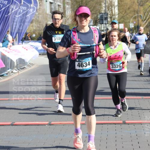 12.04.2026 - 45. Internationalen Wilhelmsburger Insellauf Strokosch-Dieckow http://msf.ph/oto/9460724 12.04.2026 10:50:37 Ziel 4634, 3186, 3326, 3556, 3228, 5041, 5033, 4435 meine-sportfotos.de