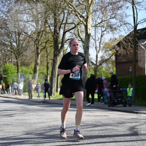 12.04.2026 - 45. Internationalen Wilhelmsburger Insellauf J. Mangold http://msf.ph/oto/9460728 12.04.2026 10:43:34 Ziel 3486, 4428, 3022, 4349, 2065, 3345, 2073, 4829, 4062, 4062, 5824, 3356 meine-sportfotos.de