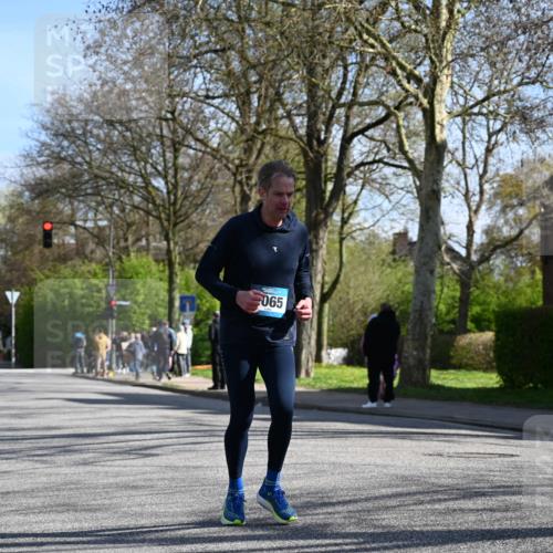 12.04.2026 - 45. Internationalen Wilhelmsburger Insellauf J. Mangold http://msf.ph/oto/9460739 12.04.2026 10:43:42 Ziel 4428, 3022, 4349, 2065, 3345, 2073, 4829, 4062, 5824, 3356, 5766, 5775 meine-sportfotos.de