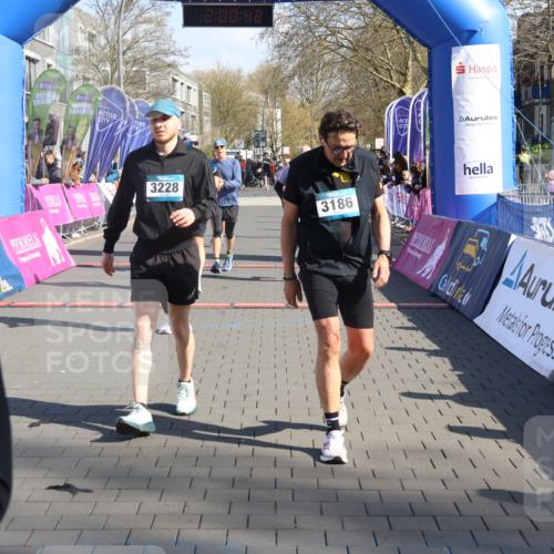 12.04.2026 - 45. Internationalen Wilhelmsburger Insellauf Strokosch-Dieckow http://msf.ph/oto/9460753 12.04.2026 10:50:41 Ziel 3186, 3326, 3556, 3228, 5041, 5033, 4435, 2720, 3234, 3855 meine-sportfotos.de