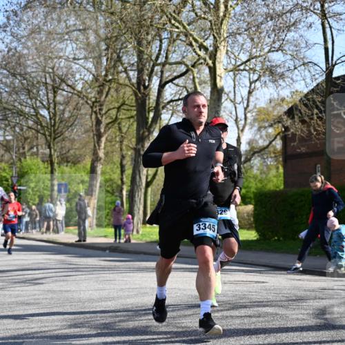 12.04.2026 - 45. Internationalen Wilhelmsburger Insellauf J. Mangold http://msf.ph/oto/9460757 12.04.2026 10:43:53 Ziel 2065, 3345, 2073, 4829, 4062, 5824, 3356, 5766, 5775, 3662, 2911, 4934, 2940 meine-sportfotos.de