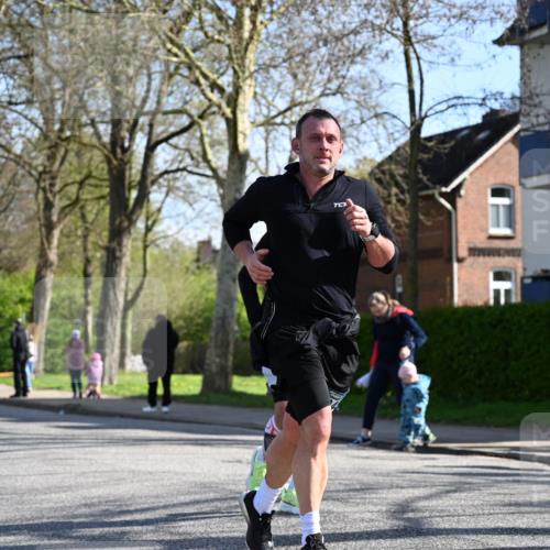 12.04.2026 - 45. Internationalen Wilhelmsburger Insellauf J. Mangold http://msf.ph/oto/9460762 12.04.2026 10:43:53 Ziel 2065, 3345, 2073, 4829, 4062, 5824, 3356, 5766, 5775, 3662, 2911, 4934, 2940 meine-sportfotos.de