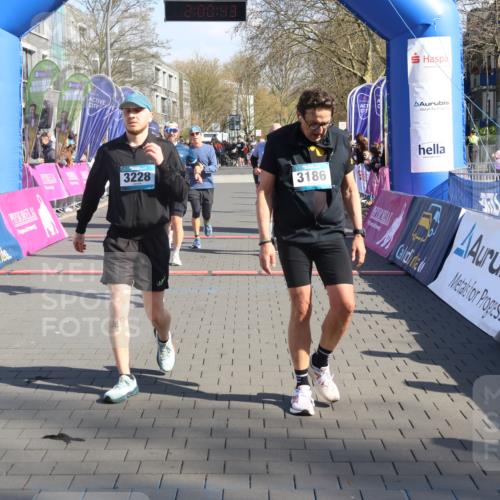 12.04.2026 - 45. Internationalen Wilhelmsburger Insellauf Strokosch-Dieckow http://msf.ph/oto/9460777 12.04.2026 10:50:41 Ziel 3186, 3326, 3556, 3228, 5041, 5033, 4435, 2720, 3234, 3855 meine-sportfotos.de