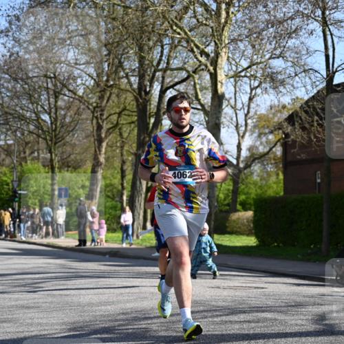 12.04.2026 - 45. Internationalen Wilhelmsburger Insellauf J. Mangold http://msf.ph/oto/9460782 12.04.2026 10:43:57 Ziel 2065, 3345, 2073, 4829, 4062, 5824, 3356, 5766, 5775, 3662, 2911, 4934, 2940, 4815, 4758, 5009, 4906 meine-sportfotos.de