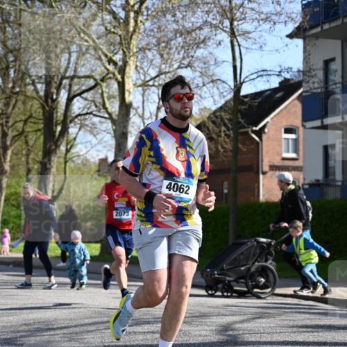 12.04.2026 - 45. Internationalen Wilhelmsburger Insellauf J. Mangold http://msf.ph/oto/9460791 12.04.2026 10:43:57 Ziel 2065, 3345, 2073, 4829, 4062, 5824, 3356, 5766, 5775, 3662, 2911, 4934, 2940, 4815, 4758, 5009, 4906 meine-sportfotos.de
