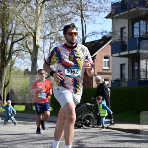 12.04.2026 - 45. Internationalen Wilhelmsburger Insellauf J. Mangold http://msf.ph/oto/9460794 12.04.2026 10:43:57 Ziel 2065, 3345, 2073, 4829, 4062, 5824, 3356, 5766, 5775, 3662, 2911, 4934, 2940, 4815, 4758, 5009, 4906 meine-sportfotos.de