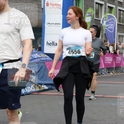 12.04.2026 - 45. Internationalen Wilhelmsburger Insellauf Strokosch-Dieckow http://msf.ph/oto/9460797 12.04.2026 13:19:05 Ziel 4556, 4626, 2019, 3940, 3482 meine-sportfotos.de