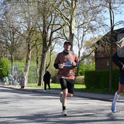 12.04.2026 - 45. Internationalen Wilhelmsburger Insellauf J. Mangold http://msf.ph/oto/9460798 12.04.2026 10:44:04 Ziel 2073, 4829, 4062, 5824, 3356, 5766, 5775, 3662, 2911, 4934, 2940, 4815, 4758, 5009, 4906, 5805 meine-sportfotos.de