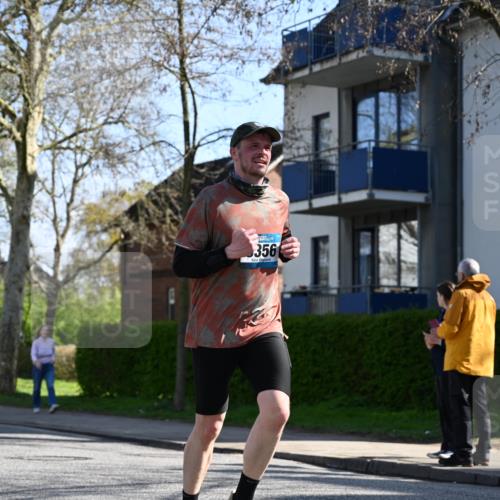 12.04.2026 - 45. Internationalen Wilhelmsburger Insellauf J. Mangold http://msf.ph/oto/9460813 12.04.2026 10:44:05 Ziel 4829, 4062, 5824, 3356, 5766, 5775, 3662, 2911, 4934, 2940, 4815, 4758, 5009, 4906, 5805, 2920 meine-sportfotos.de