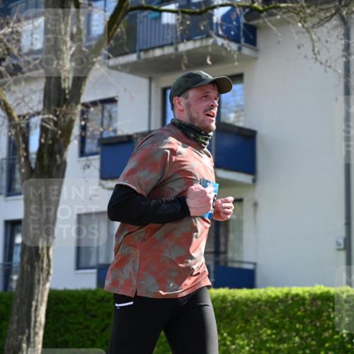 12.04.2026 - 45. Internationalen Wilhelmsburger Insellauf J. Mangold http://msf.ph/oto/9460827 12.04.2026 10:44:06 Ziel 4829, 4062, 5824, 3356, 5766, 5775, 3662, 2911, 4934, 2940, 4815, 4758, 5009, 4815, 4758, 5009, 4906, 5805, 2920 meine-sportfotos.de