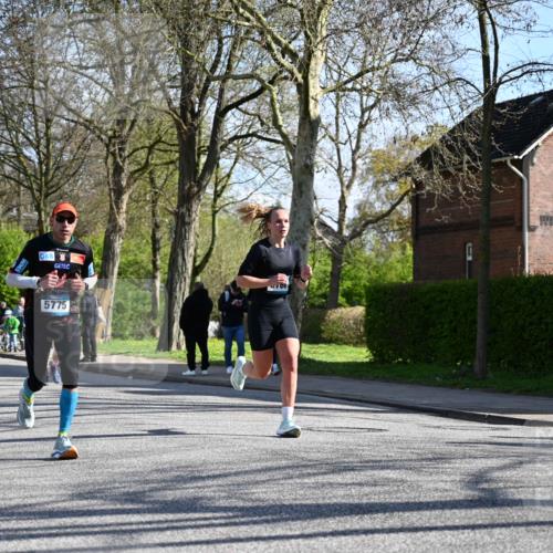 12.04.2026 - 45. Internationalen Wilhelmsburger Insellauf J. Mangold http://msf.ph/oto/9460835 12.04.2026 10:44:16 Ziel 5824, 3356, 5766, 5775, 3662, 2911, 4934, 2940, 4815, 4758, 5009, 4906, 5805, 2920, 3173, 2190, 4914, 5341, 5435, 5563, 2075 meine-sportfotos.de