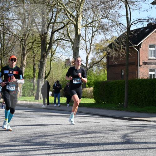 12.04.2026 - 45. Internationalen Wilhelmsburger Insellauf J. Mangold http://msf.ph/oto/9460838 12.04.2026 10:44:16 Ziel 5824, 3356, 5766, 5775, 3662, 2911, 4934, 2940, 4815, 4758, 5009, 4906, 5805, 2920, 3173, 2190, 4914, 5341, 5435, 5563, 2075 meine-sportfotos.de