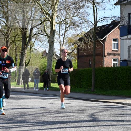 12.04.2026 - 45. Internationalen Wilhelmsburger Insellauf J. Mangold http://msf.ph/oto/9460843 12.04.2026 10:44:16 Ziel 5824, 3356, 5766, 5775, 3662, 2911, 4934, 2940, 4815, 4758, 5009, 4906, 5805, 2920, 3173, 2190, 4914, 5341, 5435, 5563, 2075 meine-sportfotos.de