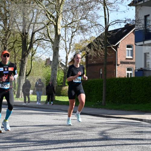 12.04.2026 - 45. Internationalen Wilhelmsburger Insellauf J. Mangold http://msf.ph/oto/9460845 12.04.2026 10:44:16 Ziel 5824, 3356, 5766, 5775, 3662, 2911, 4934, 2940, 4815, 4758, 5009, 4906, 5805, 2920, 3173, 2190, 4914, 5341, 5435, 5563, 2075 meine-sportfotos.de