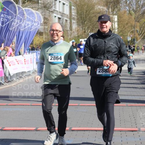 12.04.2026 - 45. Internationalen Wilhelmsburger Insellauf Strokosch-Dieckow http://msf.ph/oto/9460868 12.04.2026 11:08:28 Ziel 2882, 2864, 3671 meine-sportfotos.de