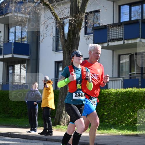 12.04.2026 - 45. Internationalen Wilhelmsburger Insellauf J. Mangold http://msf.ph/oto/9460890 12.04.2026 10:44:24 Ziel 5766, 5775, 3662, 2911, 4934, 2940, 4815, 4758, 5009, 4906, 5805, 5805, 2920, 3173, 2190, 4914, 4914, 5341, 5435, 5563, 2075, 2810, 3408, 4739, 3416 meine-sportfotos.de
