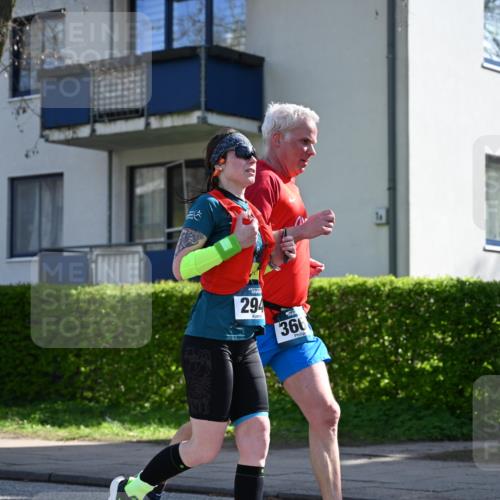 12.04.2026 - 45. Internationalen Wilhelmsburger Insellauf J. Mangold http://msf.ph/oto/9460897 12.04.2026 10:44:25 Ziel 3662, 2911, 4934, 2940, 4815, 4758, 5009, 4906, 5805, 2920, 3173, 2190, 4914, 5341, 5341, 5435, 5563, 2075, 2810, 3408, 4739, 3416 meine-sportfotos.de