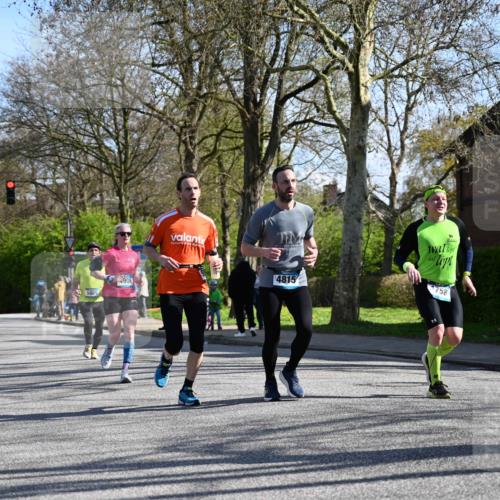 12.04.2026 - 45. Internationalen Wilhelmsburger Insellauf J. Mangold http://msf.ph/oto/9460910 12.04.2026 10:44:28 Ziel 3662, 2911, 4934, 2940, 4815, 4758, 5009, 4906, 5805, 2920, 3173, 2190, 4914, 5341, 5435, 5563, 2075, 5563, 2075, 2810, 3408, 4739, 3416, 2899, 4785 meine-sportfotos.de
