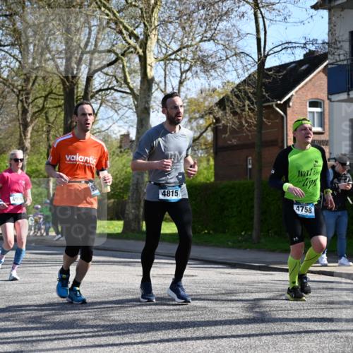 12.04.2026 - 45. Internationalen Wilhelmsburger Insellauf J. Mangold http://msf.ph/oto/9460922 12.04.2026 10:44:29 Ziel 3662, 2911, 4934, 2940, 4815, 4758, 5009, 4906, 5805, 2920, 2920, 3173, 2190, 4914, 5341, 5435, 5563, 2075, 2810, 3408, 4739, 3416, 2899, 4785 meine-sportfotos.de
