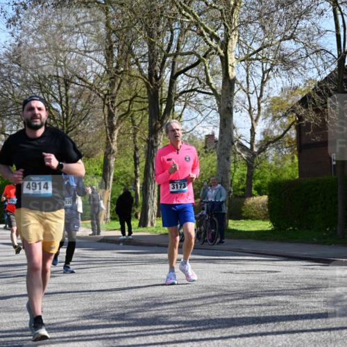 12.04.2026 - 45. Internationalen Wilhelmsburger Insellauf J. Mangold http://msf.ph/oto/9460925 12.04.2026 10:44:44 Ziel 4906, 5805, 2920, 3173, 2190, 4914, 5341, 5435, 5563, 2075, 2810, 3408, 4739, 4739, 3416, 2899, 4785, 3566, 5037, 5046, 5037, 5046, 3747, 3054, 2376, 2300, 3334, 4958, 3500 meine-sportfotos.de