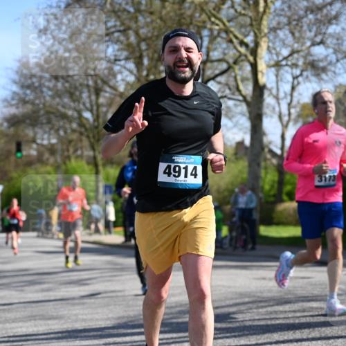 12.04.2026 - 45. Internationalen Wilhelmsburger Insellauf J. Mangold http://msf.ph/oto/9460937 12.04.2026 10:44:45 Ziel 5805, 2920, 3173, 2190, 4914, 5341, 5435, 5563, 2075, 2810, 3408, 4739, 3416, 3416, 2899, 4785, 3566, 5037, 5046, 3747, 3747, 3054, 2376, 2300, 3334, 4958, 3500, 4928 meine-sportfotos.de