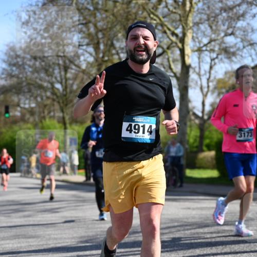 12.04.2026 - 45. Internationalen Wilhelmsburger Insellauf J. Mangold http://msf.ph/oto/9460938 12.04.2026 10:44:45 Ziel 5805, 2920, 3173, 2190, 4914, 5341, 5435, 5563, 2075, 2810, 3408, 4739, 3416, 3416, 2899, 4785, 3566, 5037, 5046, 3747, 3747, 3054, 2376, 2300, 3334, 4958, 3500, 4928 meine-sportfotos.de