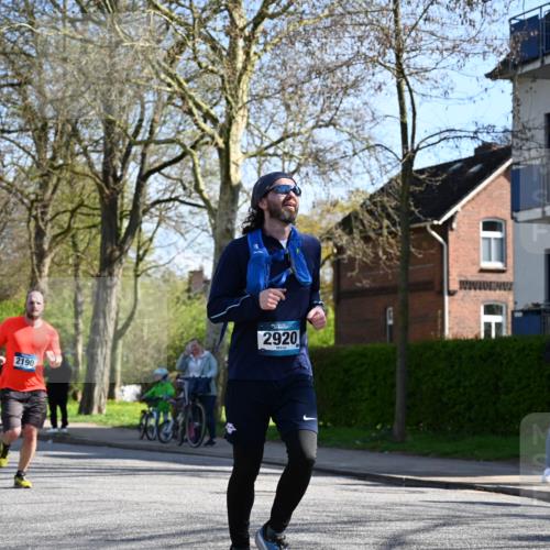 12.04.2026 - 45. Internationalen Wilhelmsburger Insellauf J. Mangold http://msf.ph/oto/9460947 12.04.2026 10:44:46 Ziel 5805, 2920, 3173, 2190, 4914, 5341, 5435, 5563, 2075, 2810, 3408, 4739, 3416, 2899, 4785, 3566, 5037, 5046, 3747, 3054, 2376, 2300, 3334, 4958, 3500, 4928 meine-sportfotos.de